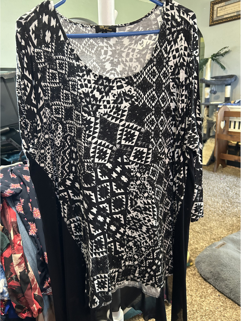 Cupio Woman 2X Black and White Geometric Patterned Long Sleeve Blouse